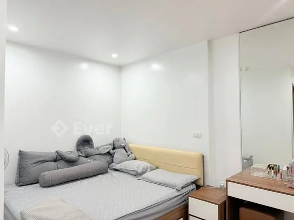 chính chủ có căn Bách Việt 2 ngủ, có ban công hướng Đông Nam cần bán ạ