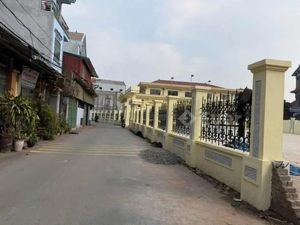 HÀNG MỚI – VỊ TRÍ ĐẸP NGAY SÁT CHỢ ĐỒNG HƯƠNGSân kho – Nhà văn hóa Đồng Hương, P. Phù Khê