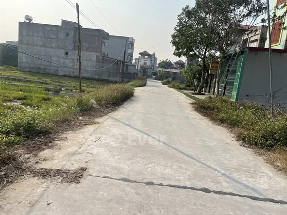 Nhìn sổ là ae biết đẹp như nào rồi ạ. Cách tỉnh lộ 295 chỉ 100m.Vị trí siêu đẹp