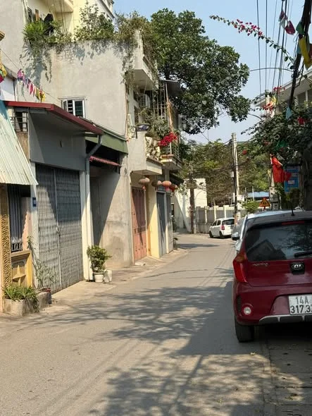 Bán nhà 3 tầng làn 2 Đấu Mã đường 2 ô tô như ảnh ngay cổng trường học giá nhỉnh 5tỷ DT 65m2 MT 6m