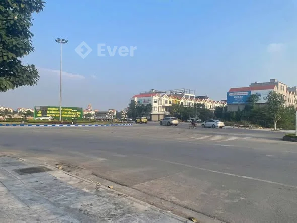 Lô biệt thự siêu đẹp, đường Lý Thánh Tông - Võ Cường - Bắc Ninh Đường 53m.