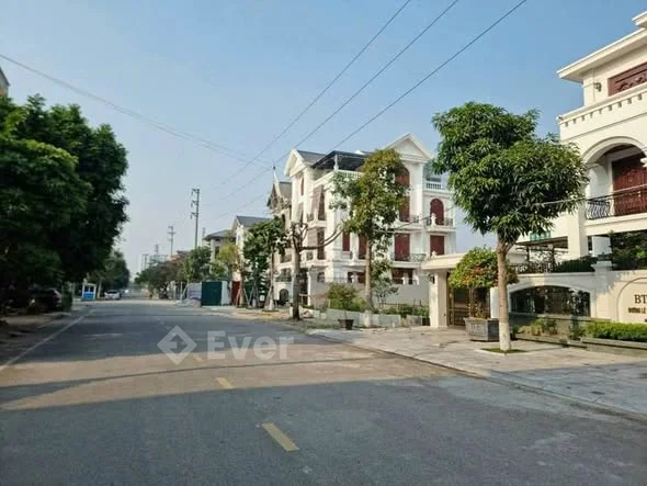 Bán lô BT Vip mặt đường Lê Thánh Tông kđt Đại Hoàng Long, tp BN. DT 270m2. - Thỏa thuận - 270m²