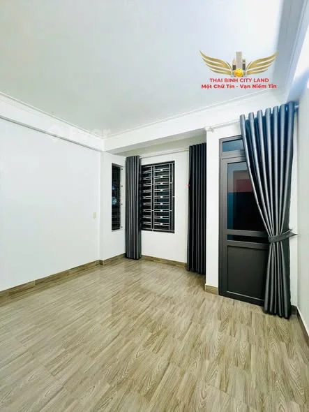 Nhà 3 tầng DÂN XÂY VŨ CHÍNH CŨ vô cùng chắc chắn p,Trần Lãm mới ngõ thẳng cách mặt đường mấy bước