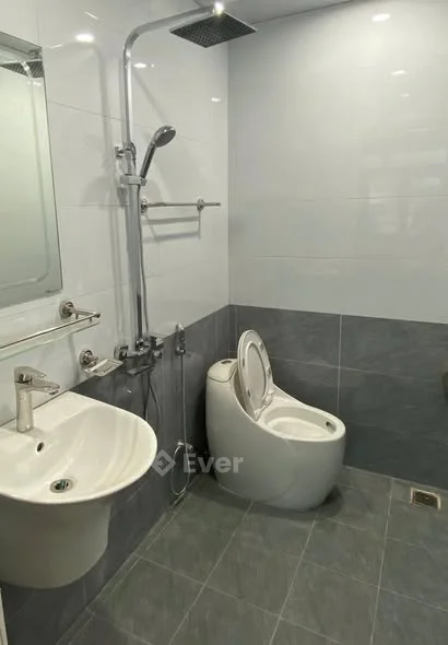 Nhà 3 tầng thiết kế hiện đại, tổ 4 phường Hoàng Diệu hướng ĐB.