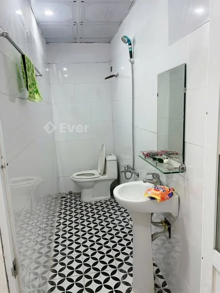 Đứa em gửi bán hộ căn nhà cấp 4 xóm 4 xã Vũ Quý tp Thái Bình. Dt 90m. Mặt 5m9