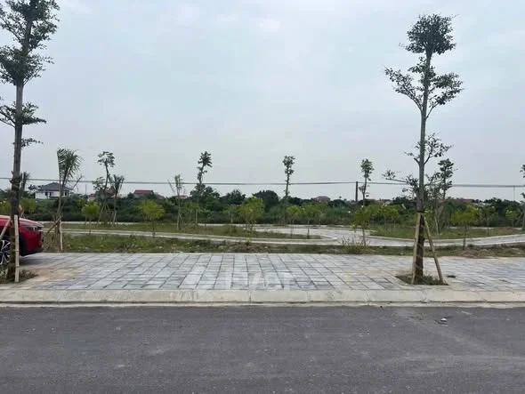 Hồ Tùng Mậu, Ân Thi trúng+ chênh nhẹ. Gần KCN số 5, số 6. Anh chị quan tâm lh