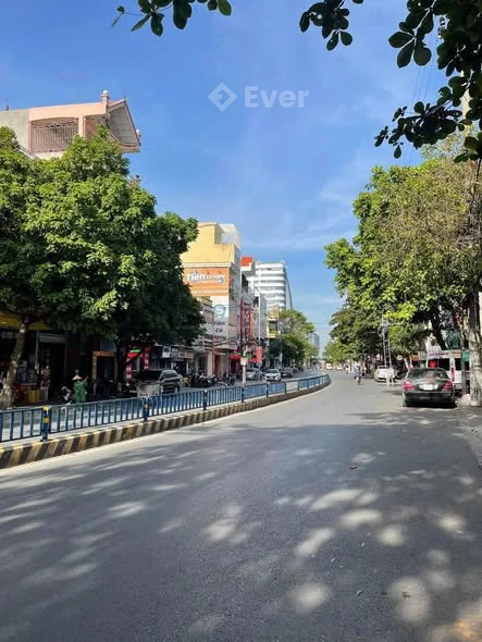 HÀNG HIẾM BÁN ĐẤT TẶNG NHÀ MẶT ĐƯỜNG QUANG TRUNG vị trí đẹp đoạn kinh doanh sầm uất nhất phố