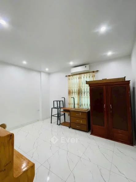 Bán nhà 3 tầng Phú Xuân- Trần Hưng Đạo TPTB Dt hơn 50m2 hướng đông nam căn góc, ngõ oto tránh nhau