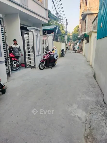 BÁN NHÀ 3TẦNG TRẦN LÃM NGÕ Ô TÔ GẦN NGÃ 4 LẠC ĐẠO Dt 45m2.