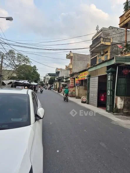 Mặt đường Nguyễn Đức Cảnh Lô Góc Hoàng Diệu TPTB vị trí đẹp gần chợ chiều buôn bán tấp lập