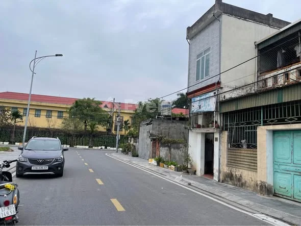 Chính chủ gửi em bán căn nhà 1 tầng+ 1 tumDiện tích 52.6m, mặt tiền 4.1m vuông vắn