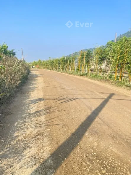 Gia đình cần tiền nên muốn bán lô đầu ve, gia sinh dt 360m2, mặt 10m, lưu không hơn 200m.