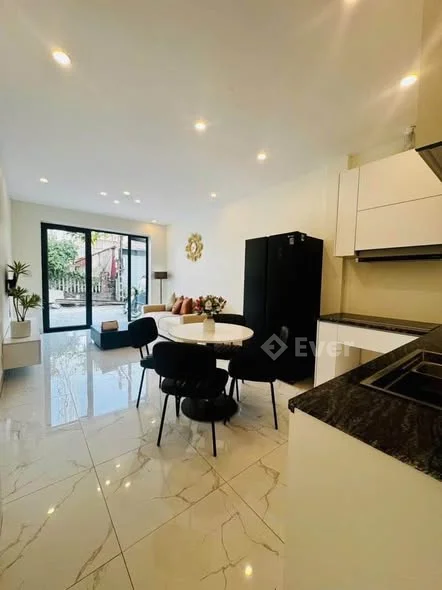 Bán nhà 2 tầng mới xây thiết kế hiện đại full nội thất dọn về ở luôn. •Diện tích 61m2