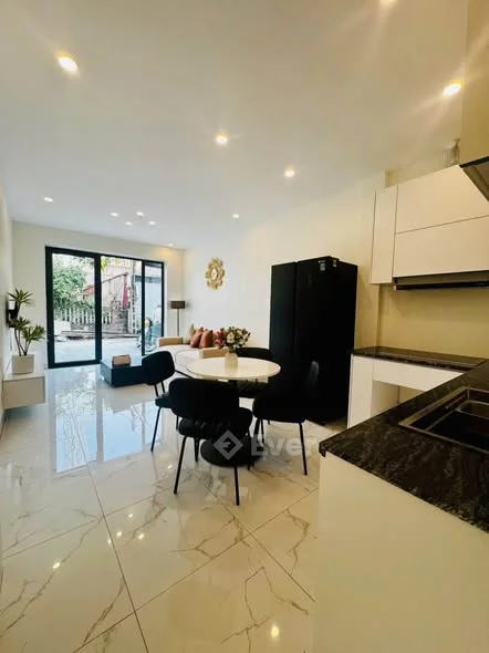 Bán nhà 2 tầng thiết kế hiện đại đầy đủ nội thất