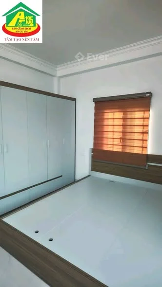 Bán nhà 4 tầng (tầng lệch) Nhà Lô góc đầu ve, ngõ đường Trần Phú, Nam Thành, PHoa Lư, Ninh Bình