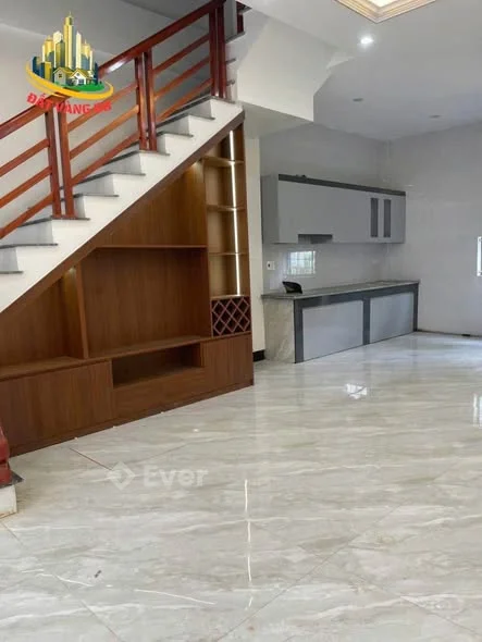 BÁN NHÀ 3 TẦNG ĐẦU VE CỔ LOAN NINH TIẾNHướng: Đông Nam