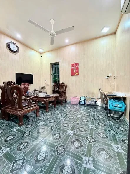 cô em gửi bán nhà ngõ đường Lê Hồng Phong . Nam Định