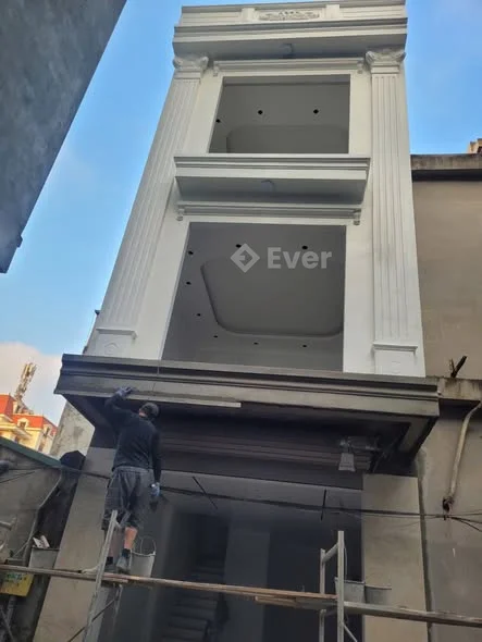 NHÀ 3 TẦNG RƯỠI – 4 PHÒNG NGỦ – ĐANG HOÀN THIỆN CUỐI – VỊ TRÍ GẦN TRƯỜNG MẦM NON THỐNG NHẤT