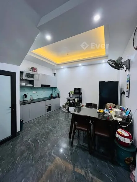 Bán nhà 3 tầng ngõ đường Trần Quang Khải, có chỗ đỗ ô tô ngày đêm gần nhà, tặng full nội thất