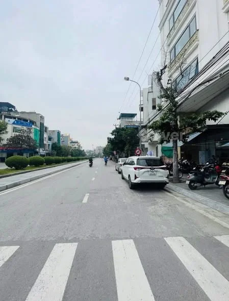 Đất mặt đường đôi Nguyễn văn Cừ - Song Hào - Nam Định , vị trí rất đẹp kd buôn bán,ngay gần ngã 3