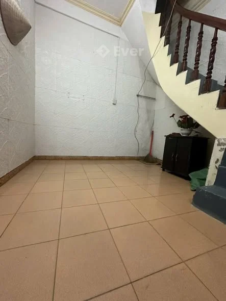 Nhà 2 tầng bê tông trung tâm thành phố mà giá chỉ nhỉnh 600 tr giờ tìm đâu ra nữa