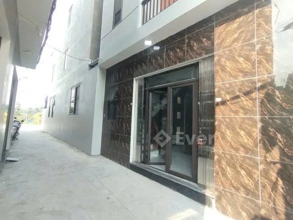 BÁN NHÀ MỚI – THIẾT KẾ HIỆN ĐẠI – Ô TÔ ĐỖ CẠNH NHÀ Nhà mới hoàn thiện, không gian sáng – thoáng