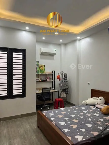 BÁN NHÀ 3 TẦNG XÂY 2022 – TÂN TRUNG, TÂN THÀNH • DT 65m², mặt 4m, hướng Đông • Đường 4m, ô tô