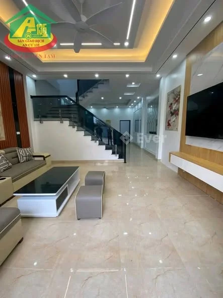 Nhà 3 tầng 5 ngủ, phòng thờ, ban công, mới tinh, trong ngõ, có ngách rộng, đường Trương Hán Siêu