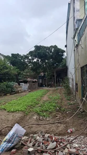 ĐẤT ĐẸP – NGÕ THÔNG THOÁNG Vị trí: Ngõ thông từ đường 27 Nguyễn Lam