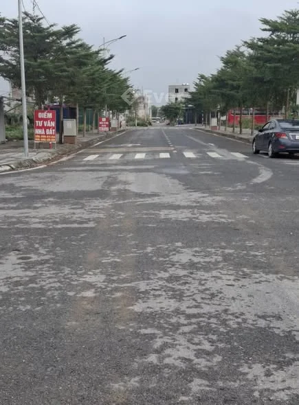 ĐÓN SÓNG KĐT KIM THÀNH TIÊN NỘI XÂY DỰNG SHOPHOUSE .CHÍNH CHỦ GỬI BÁN LÔ ĐẤT THUỘC LK8