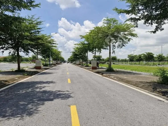 Chính chủ cần bán lô đất khu đô thị Trung Đông 1 - ngay cụm trường Đại học Nam Cao , bên cạnh là khu