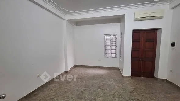 BÁN NHÀ 3 TẦNG NGÕ ĐƯỜNG VĂN CAO đối diện chợ Văn Miếu Để lại điều hòa.