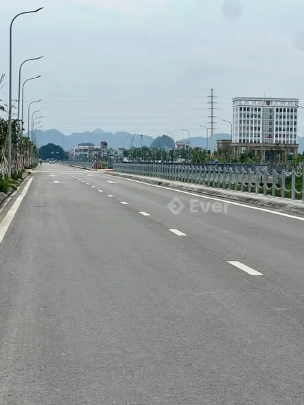 2 lô lk mặt đường Vạn Hạnh, gần đg Tôn Đức Thắng, đổi diện khu nhà ở hội, nơi nhiều tiềm năng