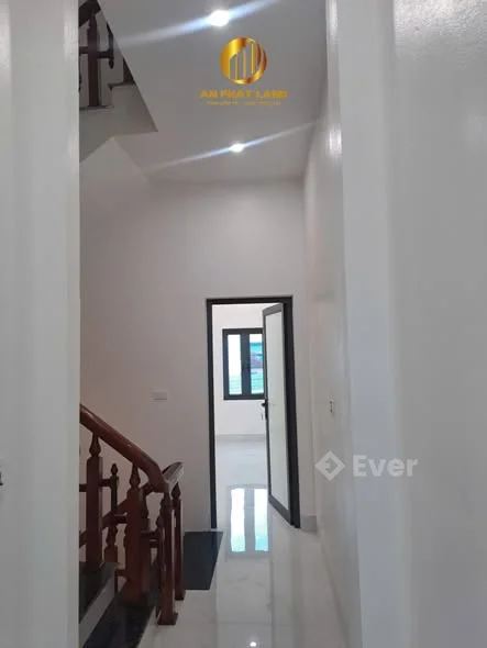 NHÀ 3 TẦNG MỚI XÂY – PHỐ BÍCH SƠN • 72m², MT 4m, Bắc ghé Đông, ngõ 4m ô tô vào