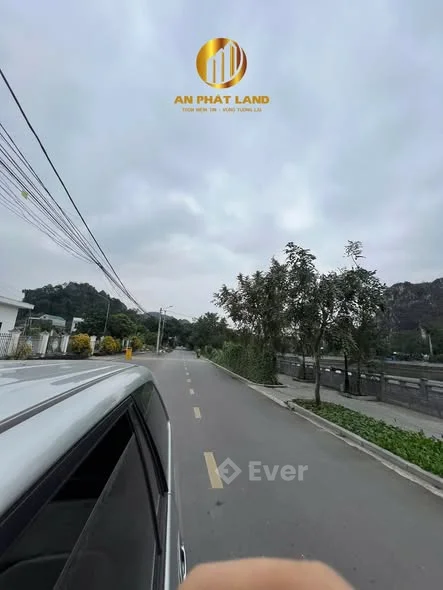 BÁN ĐẤT MẶT ĐƯỜNG CHÍNH NINH MỸ – TRƯỚC TRƯỜNG MẦM NON, THÔNG QL38B
DT 104,7m² | MT 4,9m | Hướng Tây