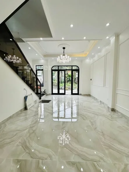 Nhà 4 tầng mới tinh tại đầu đường chính Cao Xanh