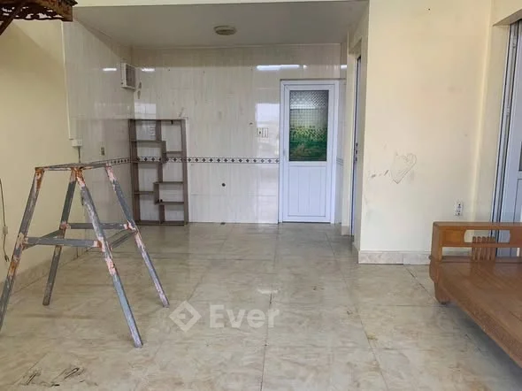 Do chuyển công tác ra vị trí khác nên gđ e cần bán căn nhà cấp 4Tại phố Đoàn kết Hà Lầm