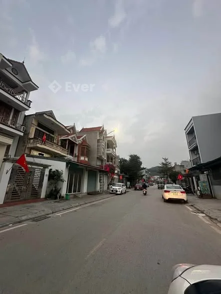 B Á N nhà 4 tầng mặt đường EC hùng thắngDT 104m250m thổ cưGí a 5,6 tỷ