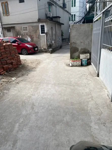 BÁN ĐẤT TRUNG TÂM CỘT 5 NGÕ 21 NGUYỄN VĂN CỪ Diện Tích : 45,8m MT 4,9m