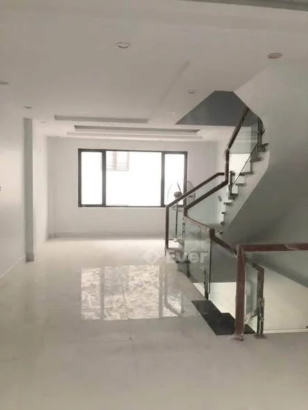 CHÍNH CHỦ BÁN NHÀ 4 TẦNG GẦN CỘT 8 Đường bằng phẳng, ô tô đỗ cửa