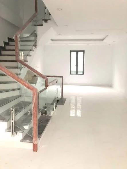 CHÍNH CHỦ BÁN NHÀ 4 TẦNG GẦN CỘT 8 Đường bằng phẳng, ô tô đỗ cửa