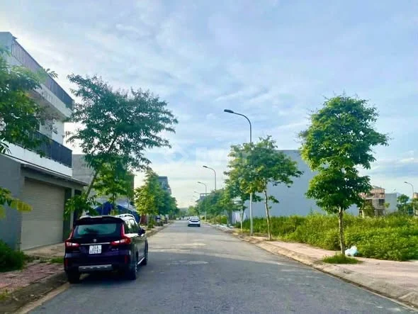 KĐT Nam Vĩnh Yên bán lô 100m (5*20m) sổ đỏ chính chủHàng k chút lỗi nhỏ , hướng Tây Nam - Thỏa thuận - 100m²