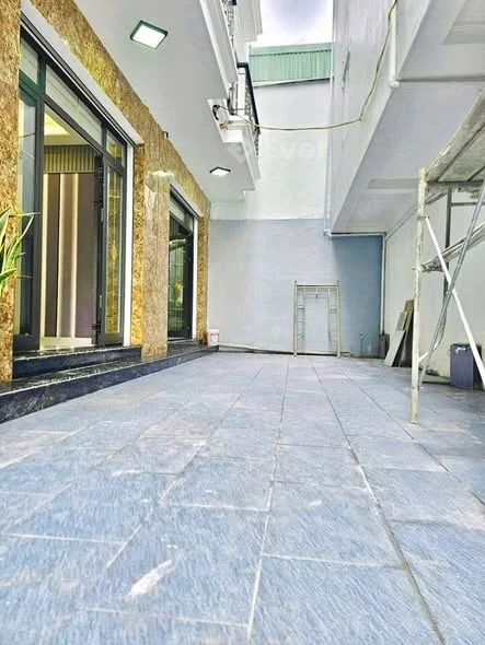 Bán nhà xây độc lập, sân cổng riêng rộng,oto taxi đậu cửa đường Thiên Lôi-Aeon mall