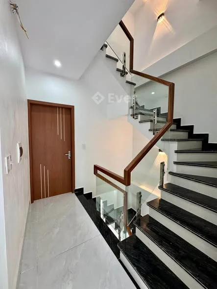 BÁN NHÀ 4 TẦNG BÃI MUỐI - CAO THẮNGVị trí trung tâm đi lại thuận tiện, gần chợ gần