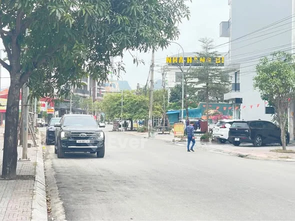 Cắt lỗ sâu nhà phố 4 tầng kinh doanh ngay mặt đường Tân Bình, Cẩm Phả chỉ nhỉnh 4 tỷ tý