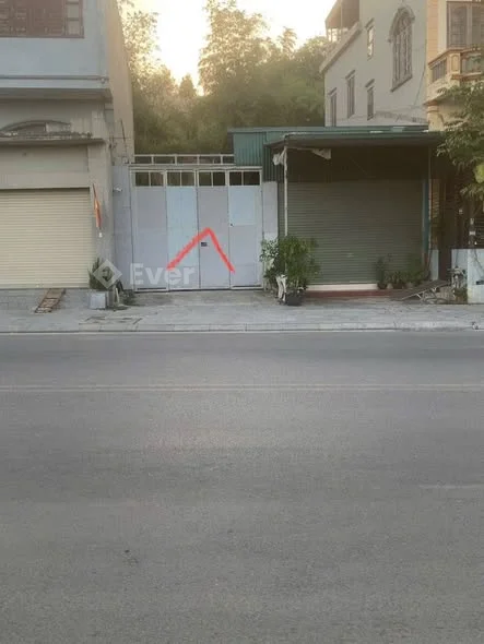 Chính chủ cần bán mảnh đất Hà Khẩu : S sổ đỏ 109,4m/187m. Mặt đường quốc lộ 179(đất thổ lâu năm).