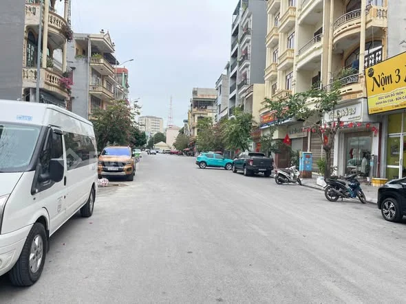 BÁN ĐẤT TRUNG TÂM GIẾNG ĐỒN - TRẦN HƯNG ĐẠO - HẠ LONG.- Diện tích 71m². Full xây dựng.