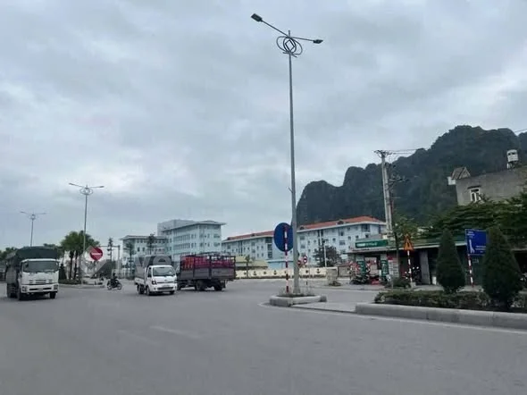 Sót lại ô đất đối diện Lữ đoàn 170Ô tô tận nơi.Cách quốc lộ 18 chỉ 50m