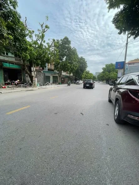 NHÀ 3 TẦNG HẢI THƯỢNG LÃN ÔNG- 64m², MT 4.5m - 3PN, 2WC, kinh doanh sầm uất