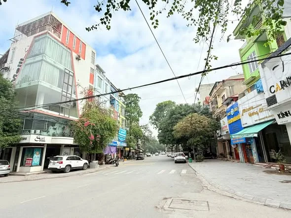 Bán Nhà 3 Tầng Phố Kinh Doanh Lê HoànDiện Tích : 52m2 ( hướng bắc) - Thỏa thuận - 52m²